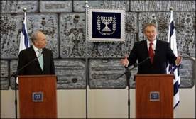 Tony Blair (g) et le président israélien ...