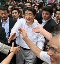 Elections au Japon: la coalition du Premier ministre se dirige vers une lourde défaite
