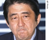Japanese Prime Minister Shinzo Abe bites his lips after learning the return of the upper house elections at the Liberal Democratic Party headquarters in Tokyo, 29 Jul 2007